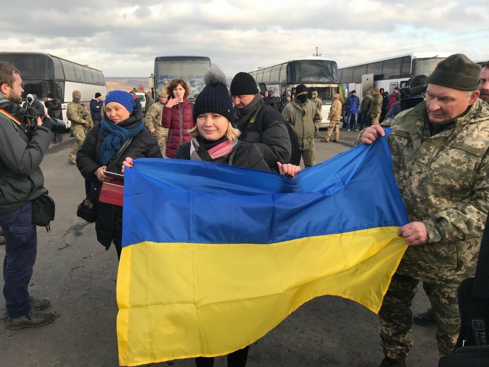 Пленные украинцы в плену. Пленные украинцы на Донбассе. Пленные украинцы на Донбассе еда.